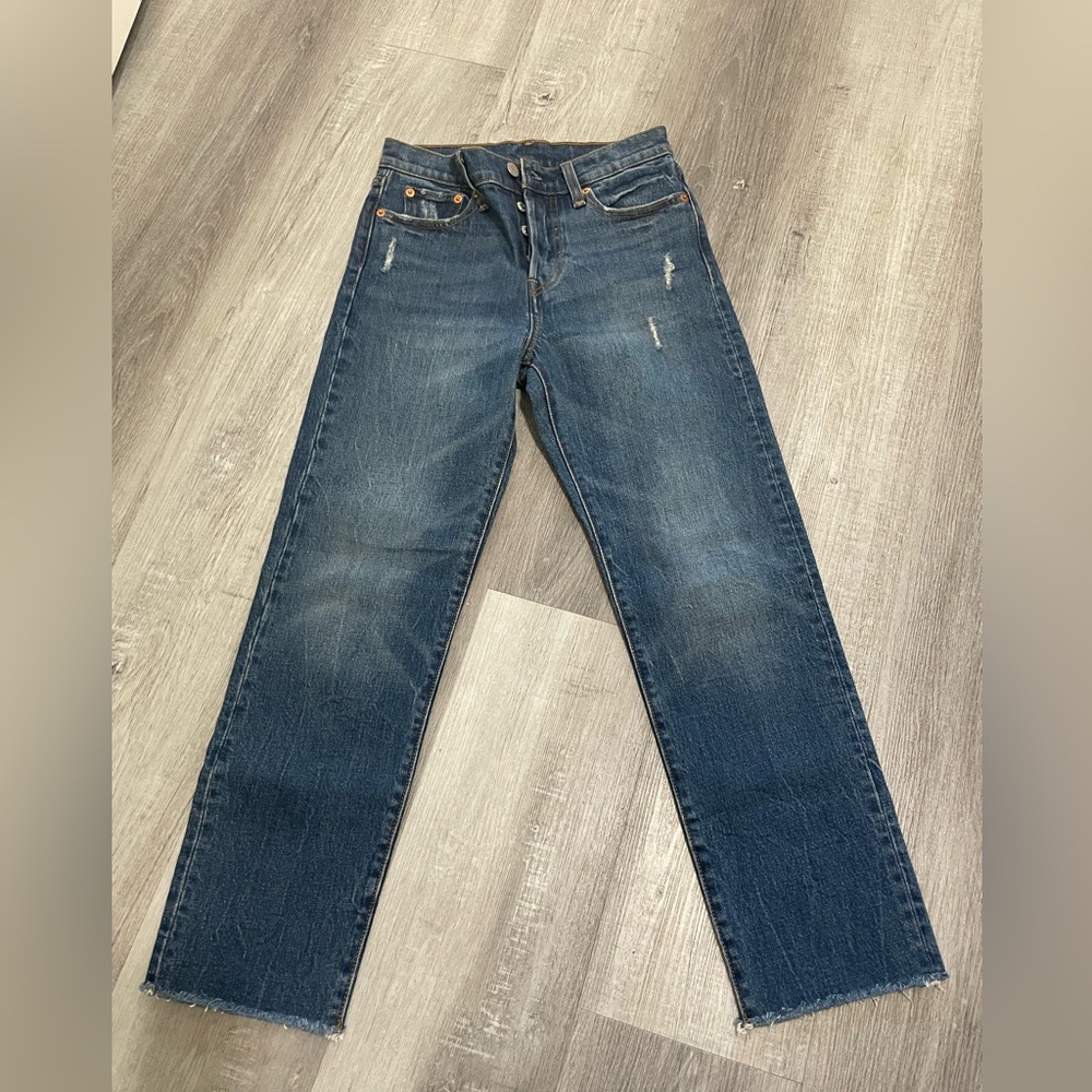 Levi's women's👖Blue Straight Leg Jeans Classic Distressed Style, size 25 (EUC)